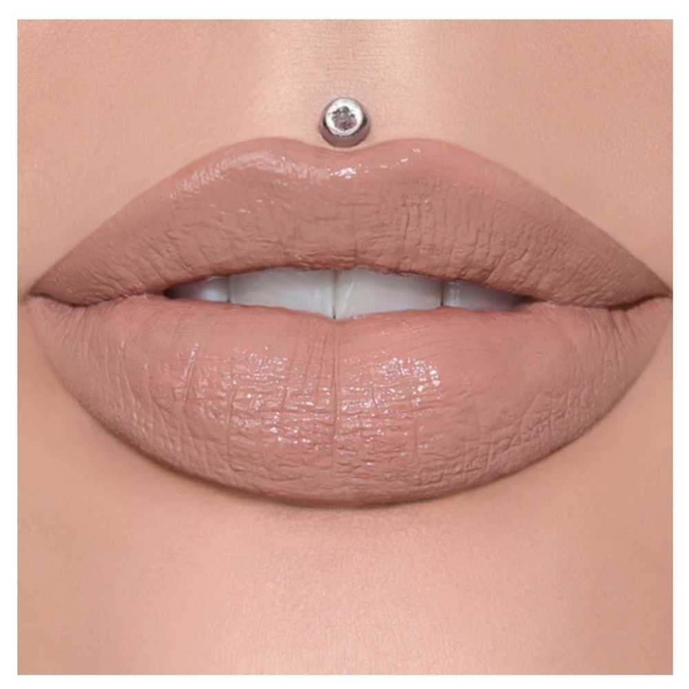 NIB. Jeffree  Star Supreme Gloss In  Blow My Candles Shade.